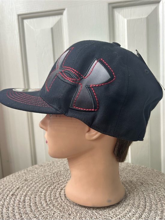 Under Armour Other - Under Armour Hat Cap Fitted Size 7 3/4 Black Big Red Stitched Logo NWT